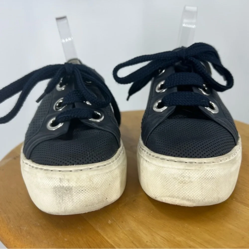 AGL Attilio Giusti Leombruni navy blue perforated lace up platform sneaker 9